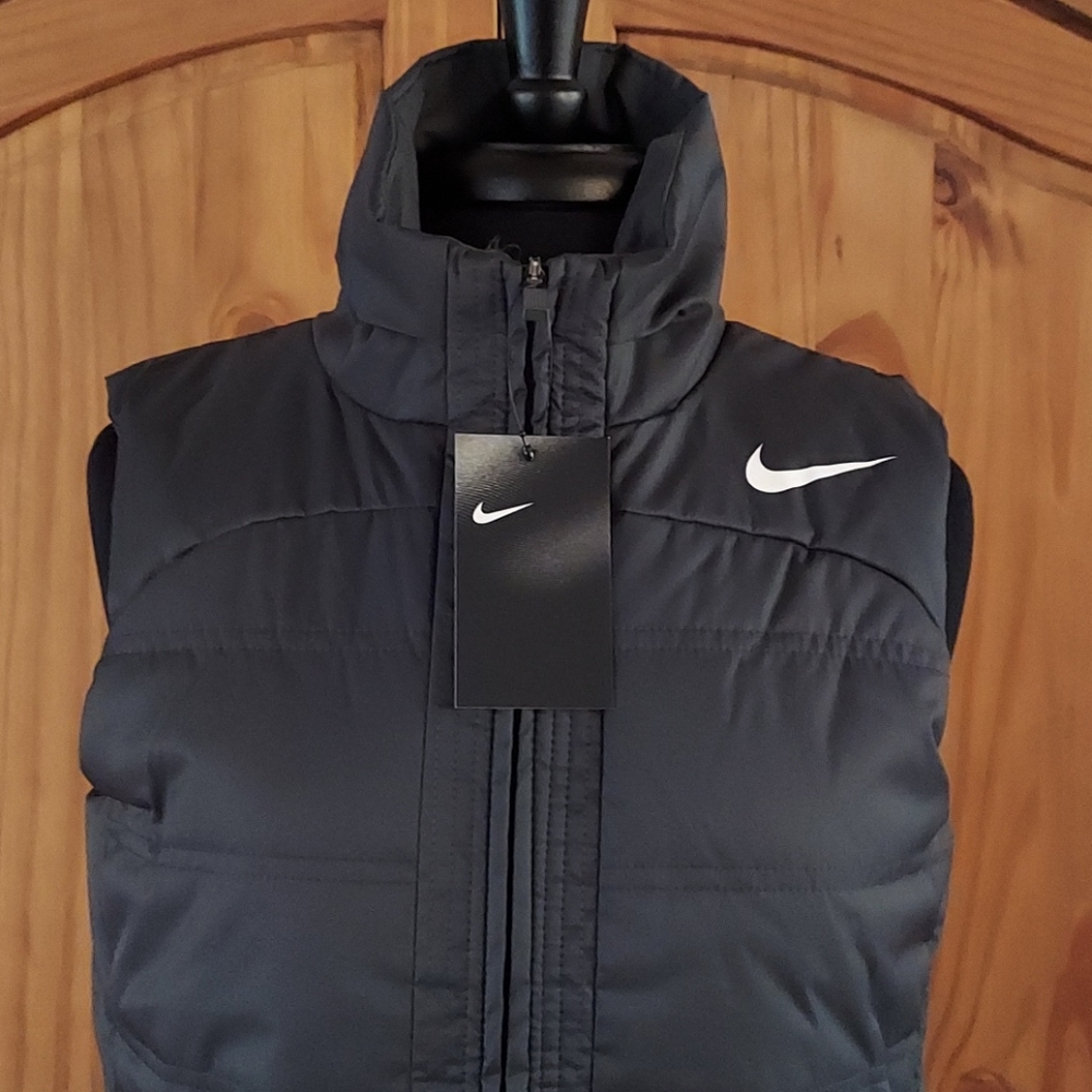 Nike - Picture 2 of 14